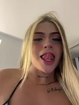 Foto porno MiaWhitePink_ descoperita pe video chat pe KUR.ro