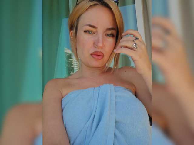 Foto porno MinniMia ne arata tot la camera pe KUR.ro