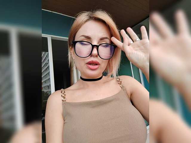 Foto porno MinniMia ne arata tot la camera pe KUR.ro