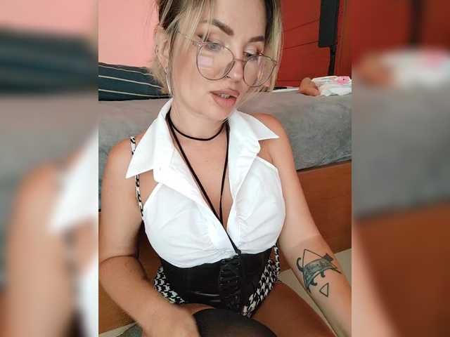 Foto porno MinniMia ne arata tot la camera pe KUR.ro