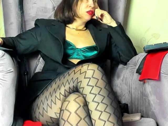 Foto porno Discutii intime cu MistressLilla pe KUR.ro