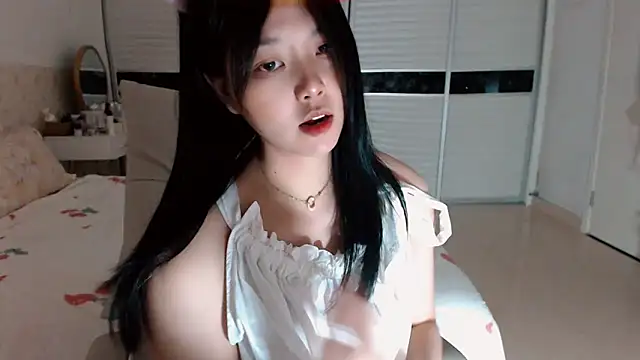 Foto porno Miu1_girl descoperita pe video chat pe KUR.ro