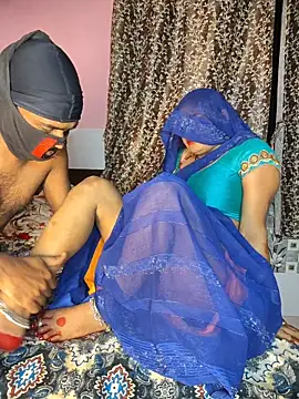 Foto porno Mona_kunal descoperita pe video chat pe KUR.ro