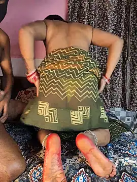 Foto porno Mona_kunal descoperita pe video chat pe KUR.ro