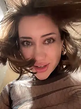 Foto porno Nebunii pe chat marca Musae pe KUR.ro