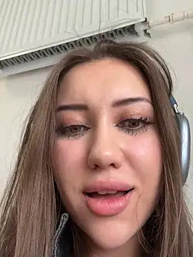 Foto porno Nebunii pe chat marca Musae pe KUR.ro