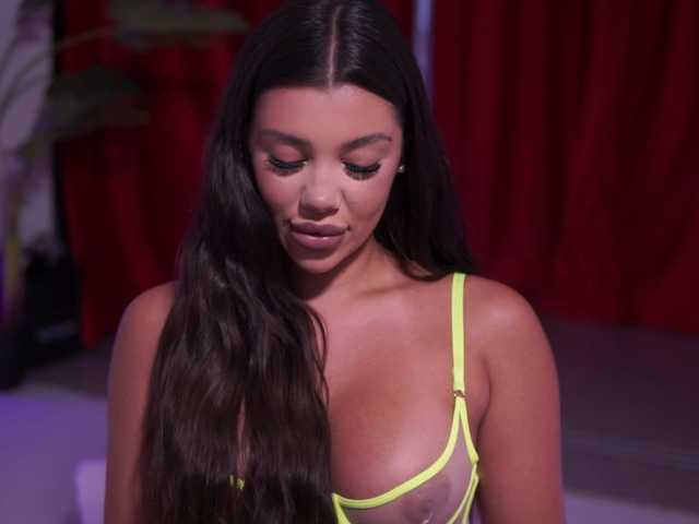 Foto porno Sex online cu NatyDesiree pe KUR.ro