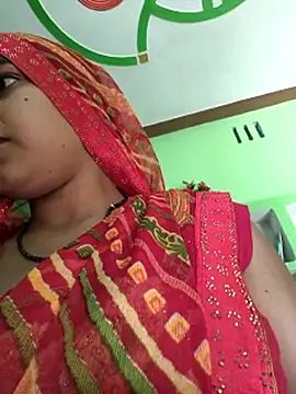 Album foto porno Naughty-Priyanka ne arata tot la camera