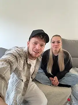 Foto porno Nebunii pe chat marca NickyGold_Official pe KUR.ro