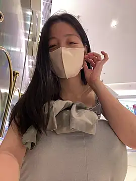 Foto porno Nide_Claire descoperita pe video chat pe KUR.ro