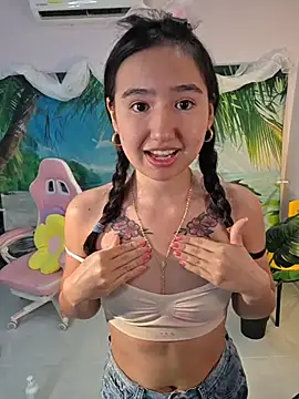 Album foto porno Pinkie_Princes descoperita pe video chat