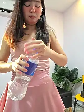Foto porno Pinkie_Princes descoperita pe video chat pe KUR.ro