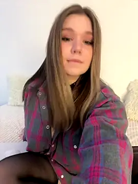 Foto porno PumaShyXD se dezbraca la web pe StripChat pe KUR.ro