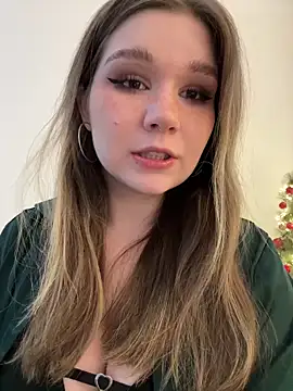 Foto porno PumaShyXD se dezbraca la web pe StripChat pe KUR.ro