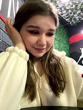 Foto porno PumaShyXD se dezbraca la web pe StripChat pe KUR.ro