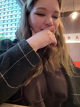 Foto porno PumaShyXD se dezbraca la web pe StripChat pe KUR.ro