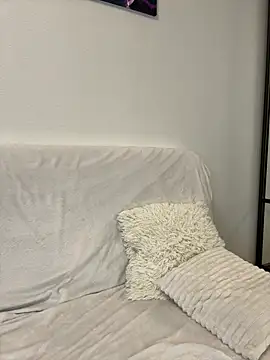 Foto porno PumaShyXD se dezbraca la web pe StripChat pe KUR.ro