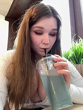 Foto porno PumaShyXD se dezbraca la web pe StripChat pe KUR.ro