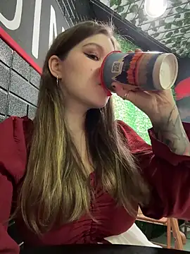 Foto porno PumaShyXD se dezbraca la web pe StripChat pe KUR.ro