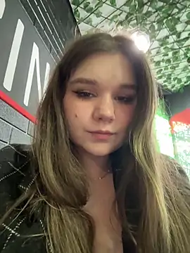 Foto porno PumaShyXD se dezbraca la web pe StripChat pe KUR.ro