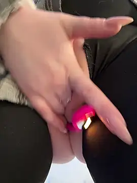 Foto porno PumaShyXD se dezbraca la web pe StripChat pe KUR.ro