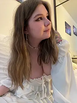 Foto porno PumaShyXD se dezbraca la web pe StripChat pe KUR.ro