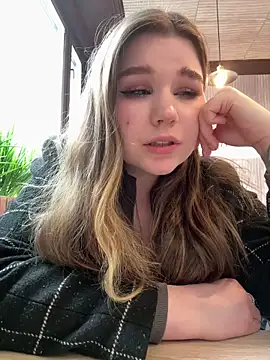 Foto porno PumaShyXD se dezbraca la web pe StripChat pe KUR.ro