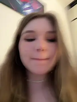 Foto porno PumaShyXD se dezbraca la web pe StripChat pe KUR.ro