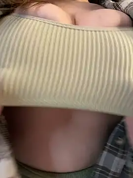 Foto porno PumaShyXD se dezbraca la web pe StripChat pe KUR.ro