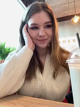 Foto porno PumaShyXD se dezbraca la web pe StripChat pe KUR.ro