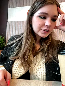 Foto porno PumaShyXD se dezbraca la web pe StripChat pe KUR.ro