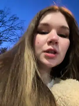 Foto porno PumaShyXD se dezbraca la web pe StripChat pe KUR.ro