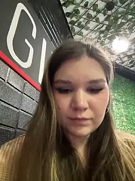 Foto porno PumaShyXD se dezbraca la web pe StripChat pe KUR.ro