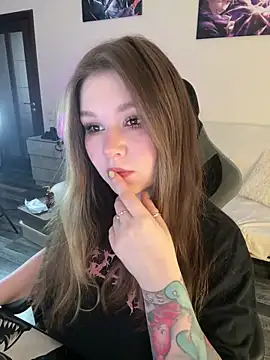 Foto porno PumaShyXD se dezbraca la web pe StripChat pe KUR.ro