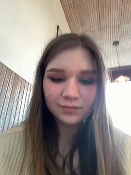 Foto porno PumaShyXD se dezbraca la web pe StripChat pe KUR.ro