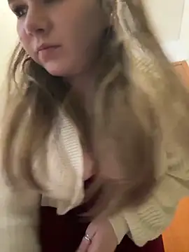 Foto porno PumaShyXD se dezbraca la web pe StripChat pe KUR.ro