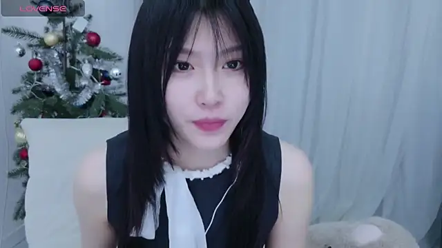 Rainybaby se dezbraca la web pe StripChat