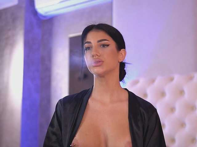 Foto porno RaisaKali se dezbraca la web pe BongaCams pe KUR.ro