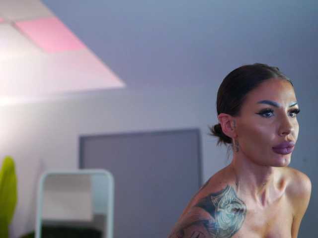 Foto porno Ganduri murdare cu RaquelleVon pe KUR.ro