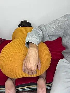 Foto porno RupaliDixit ne arata tot la camera pe KUR.ro