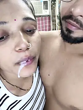 Foto porno SHANAYAA se dezbraca la web pe StripChat pe KUR.ro