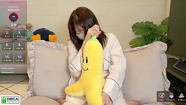 Foto porno SUZU_ ne arata tot la camera pe KUR.ro