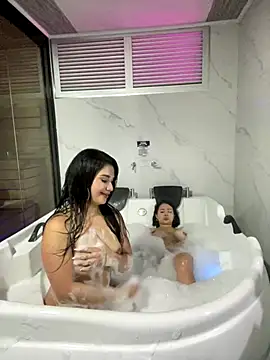 Foto porno Sara_fun se dezbraca la web pe StripChat pe KUR.ro