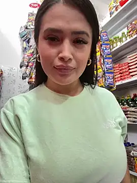 Foto porno Sara_fun se dezbraca la web pe StripChat pe KUR.ro