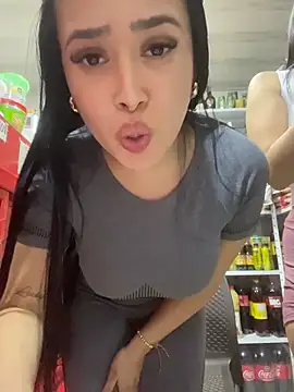 Foto porno Sara_fun se dezbraca la web pe StripChat pe KUR.ro