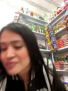 Foto porno Sara_fun se dezbraca la web pe StripChat pe KUR.ro