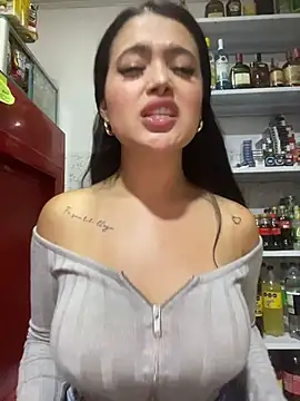 Foto porno Sara_fun se dezbraca la web pe StripChat pe KUR.ro