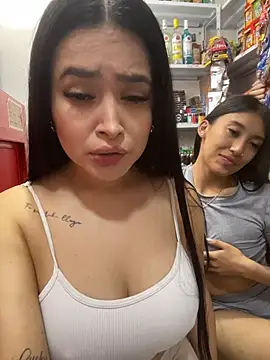 Foto porno Sara_fun se dezbraca la web pe StripChat pe KUR.ro