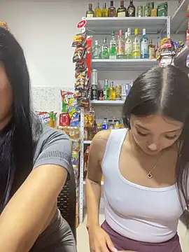 Foto porno Sara_fun se dezbraca la web pe StripChat pe KUR.ro