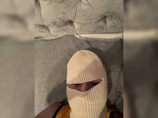 Foto porno Sell1 ne arata tot la camera pe KUR.ro